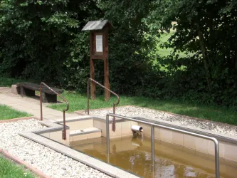 Kneippbecken mit Sitzgelegenheit