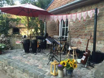 Musik im Garten (© Weingeniesserei)