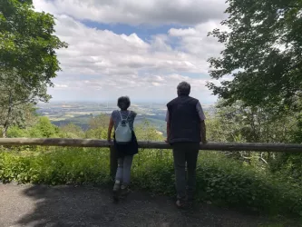 Wanderer am Hirtenfels (© Martina Heins)