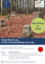Eine Wanderung durch einen Wald mit Steinen, umgeben von buntem Laub. Informationen zu einem Single-Event am 19. September 2026 sind ebenfalls enthalten.
