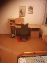 Schreibtisch in Schlafzimmer 2 (© Ferienwohnung Gauch)