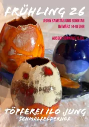 Eine Ankündigung für die Veranstaltung "Frühling 26" im März. Gezeigt werden drei dekorative Keramiken in verschiedenen Farben.