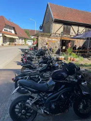 Mazolder Hof Ansicht (© Preston Kohn)
