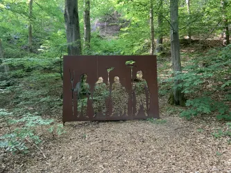 Skulpturen auf den Wanderwegen