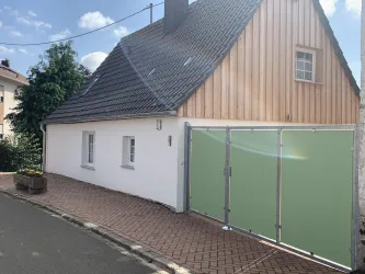 Ferienhaus / Strassenseite