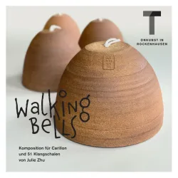 Eine Gruppe von keramischen Glocken in verschiedenen Größen. Der Titel "WALKING BELLS" ist im Vordergrund zu sehen, zusammen mit Informationen zur Komposition.