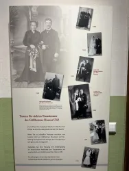 Infotafel über Familie Uhl