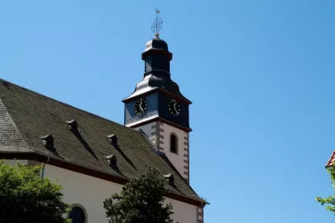 Kirche Dielkirchen/Detail Glockenturm (© VG Rockenhausen)
