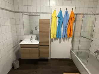 Badezimmer (große Wohnung) (© René Schaal)