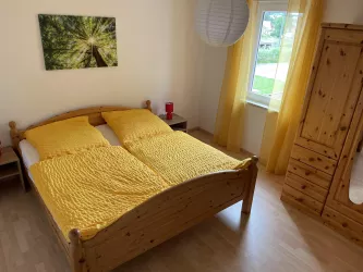 Schlafzimmer 1 (große Wohnung) (© René Schaal)