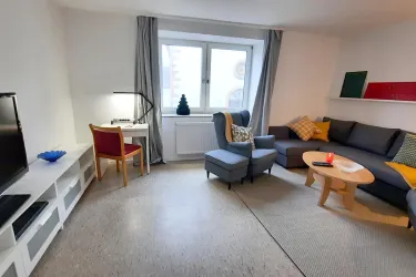 Wohnzimmer mit Arbeitsplatz (© Fam. Hellinger)