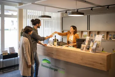 In der Tourist-Information (© Pfalz Touristik, Dominik Ketz)