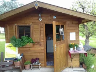 offene Tür am Hühnerhaus