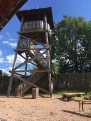 Aussichtsturm im Keltendorf