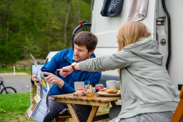 Tagesplanung beim Frühstück