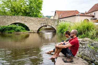 Fußbad vor der historischen Lauterbrücke