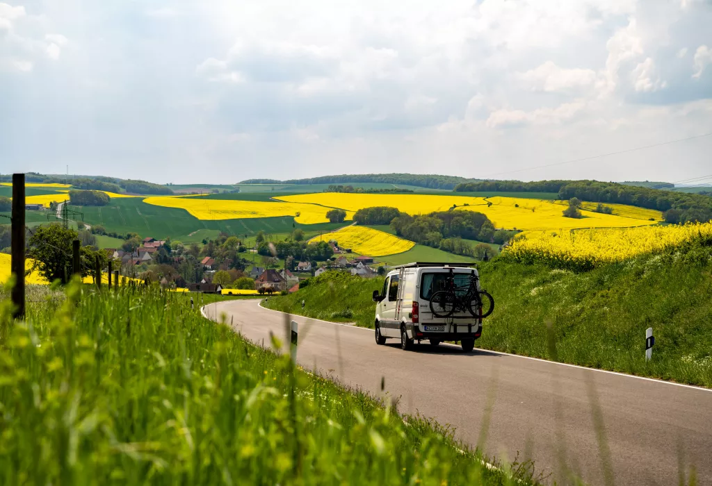 Mit dem Camper zur Rapsblüte durch die Alte Welt