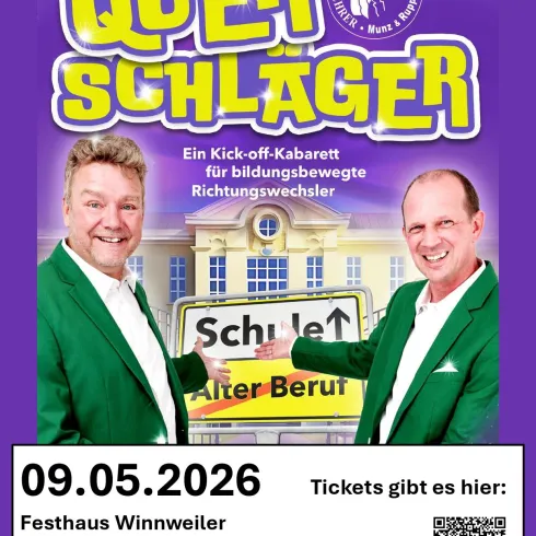 Ein bunt gestaltetes Poster für eine Veranstaltung namens "QUERSCHLÄGER". Es zeigt zwei Herren in grünen Anzügen und informiert über ein Kabarett im Festhaus Winnweiler am 09.05.2026.