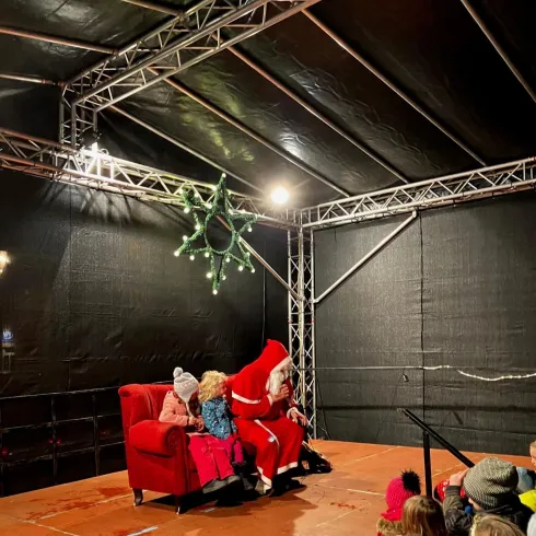 Weihnachtsmarkt Bühne