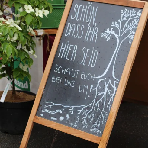 Tafel mit Aufschrift