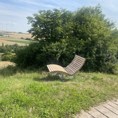 Ruheliege am Panoramarundweg Wartturm