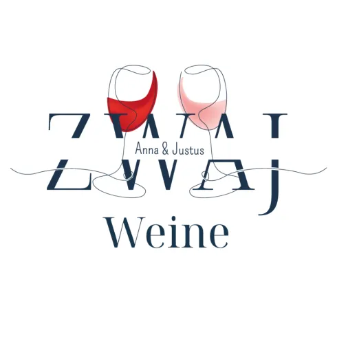 Ein stilvolles Logo mit Weingläsern und dem Schriftzug „Zwai Weine“. Es zeigt die Namen Anna und Justus.