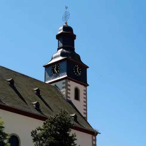 Kirche Dielkirchen/Detail Glockenturm (© VG Rockenhausen)