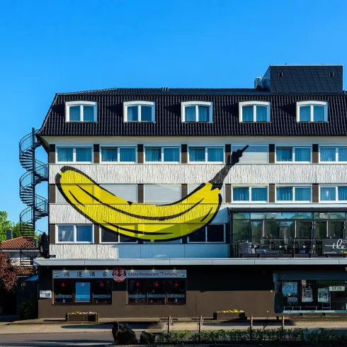 20160508_190922_Hotelfassade mit Banane-Bearbeitet